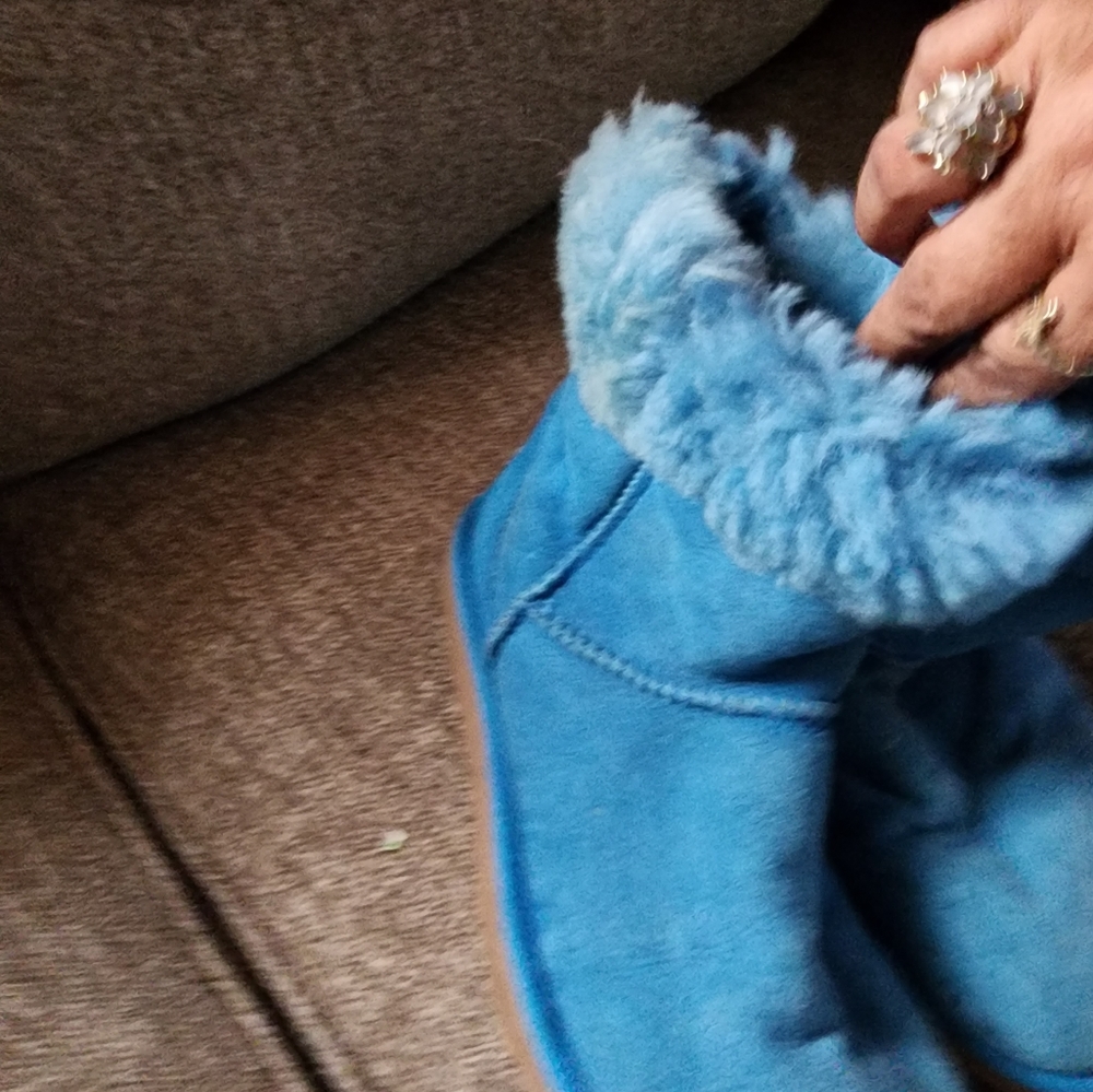 USED Blue UGGS - Picture 12 of 16